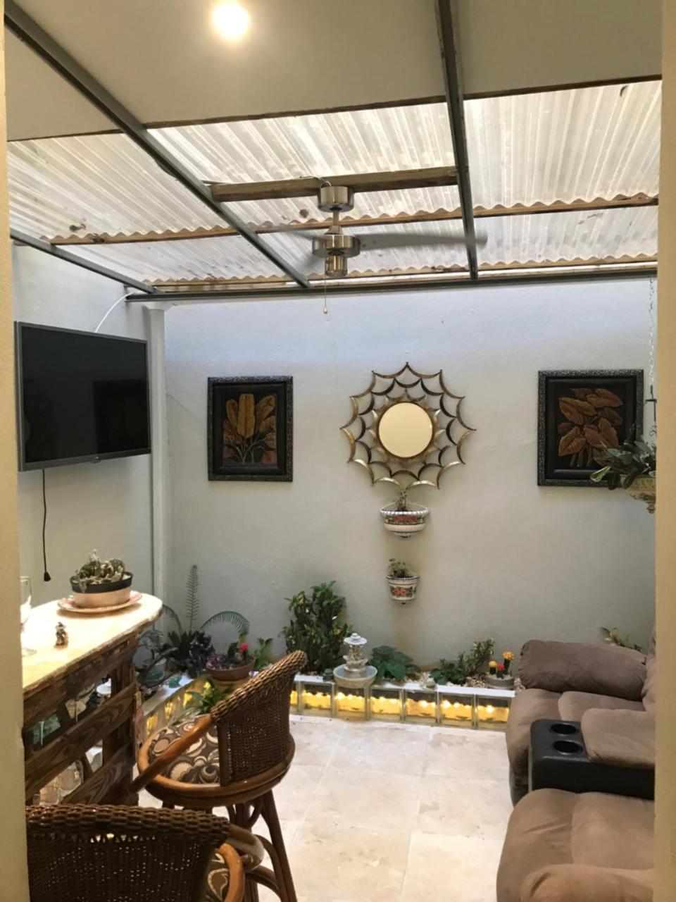 The Garden Apartment, The Willow Apartment, & The Tropical Apartment At Casa Of Essence In Old סן חואן מראה חיצוני תמונה